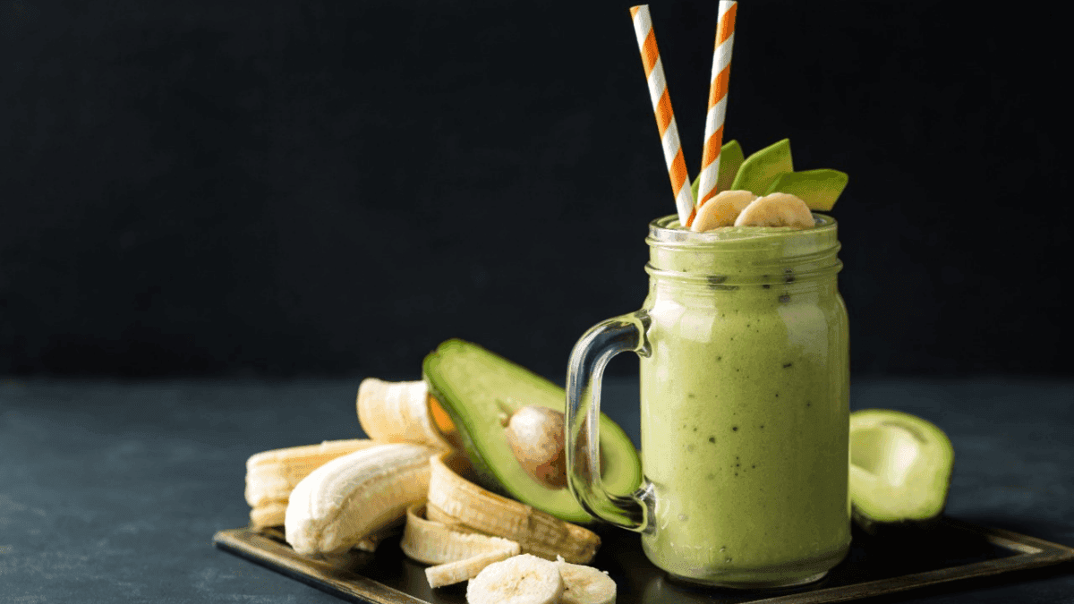 Aguacate + plátano + almendras